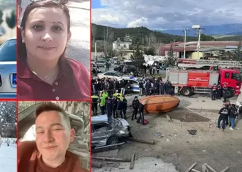 2 otomobil çarpıştı: 4 ölü, 2 yaralı