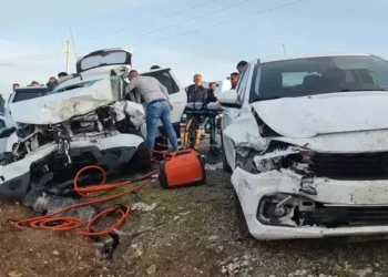 4 araç kazaya karıştı; 3 ölü, 6 yaralı