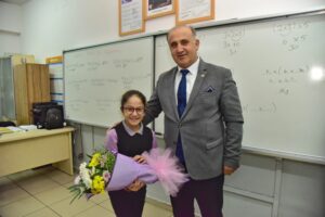 Küçük Şengül okulda seçim sözünü yerine getirdi
