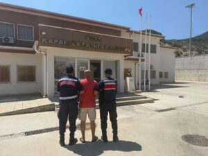10 yıl hapis cezası bulunan hükümlü Kuşadası'nda yakalandı
