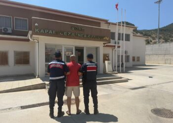 10 yıl hapis cezası bulunan hükümlü Kuşadası'nda yakalandı