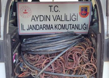 Çaldıkları 40 top kabloyu İncirliova’da satarken yakalandılar