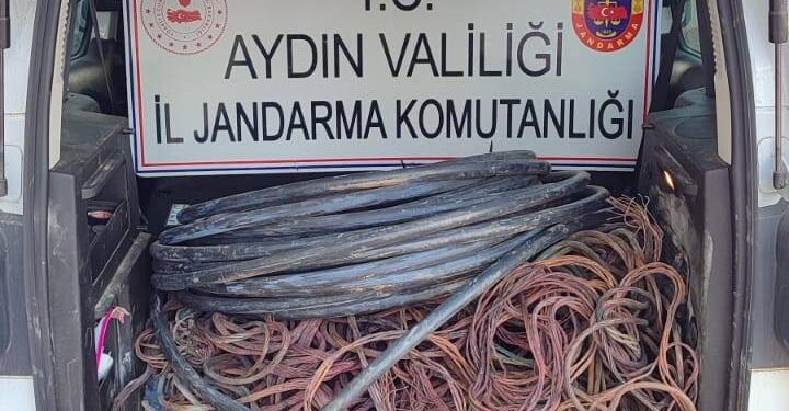 Çaldıkları 40 top kabloyu İncirliova’da satarken yakalandılar