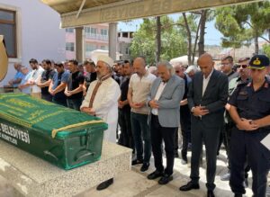 Aydın‘ın Söke ilçesinde, yoldan geçen düğün konvoyundan ateşlenen yorgun mermi, evde