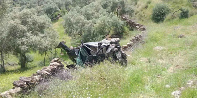 Uçuruma yuvarlanan otomobilde cansız bedeni bulundu