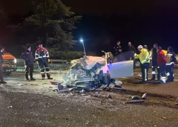 TIR'a arkadan çarpan otomobilin sürücüsü öldü