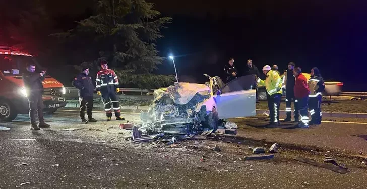 TIR'a arkadan çarpan otomobilin sürücüsü öldü