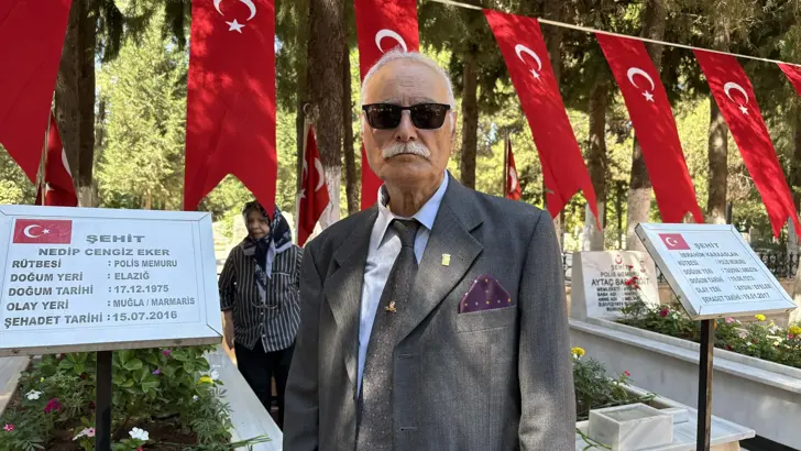 15 Temmuz şehit babası: Vatan ve millet için gururluyuz FETÖ'nün 15 Temmuz 2016'daki darbe girişiminde, Muğla’nın Marmaris ilçesinde şehit