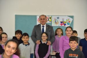 Küçük Şengül okulda seçim sözünü yerine getirdi