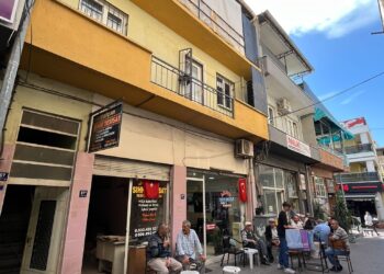 Uyurken balkondan aşağı düştü