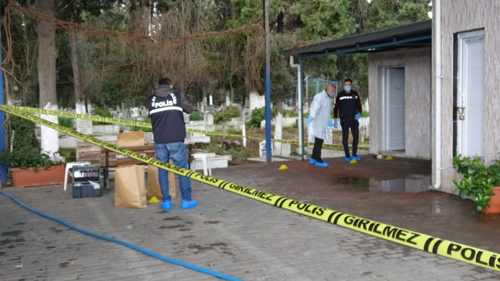 Nişanlısından ayrılan genç kız mezarlıkta intihar etti