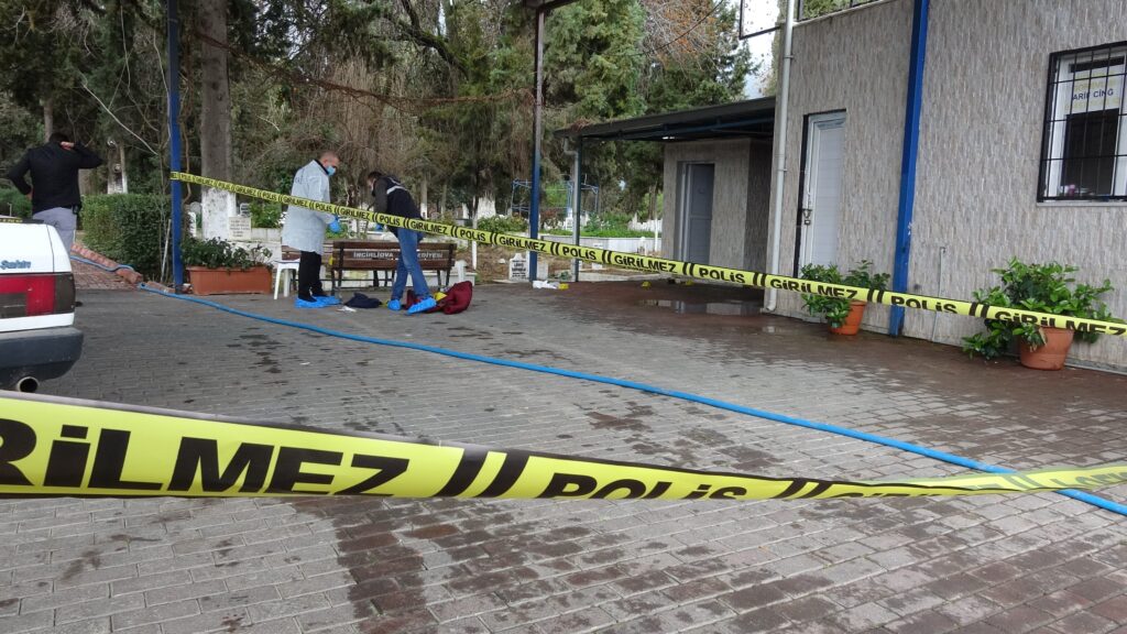 Nişanlısından ayrılan genç kız mezarlıkta intihar etti