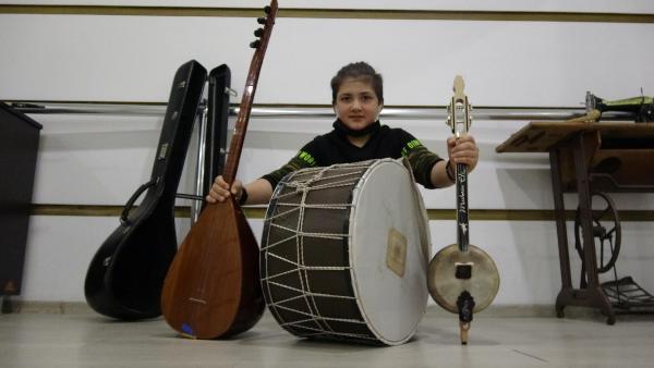 10 yaşında 4 enstrüman çalıyor