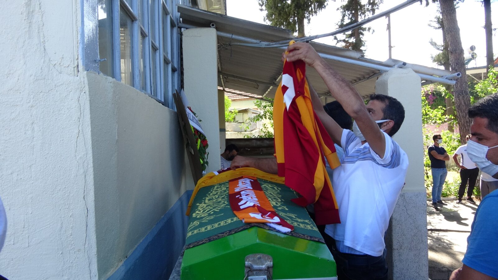 Son yolculuğuna Galatasaray formasıyla uğurlandı