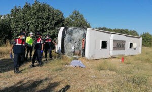 Muğla'da şoförü kalp krizi geçiren tur otobüsü karşı yönden gelen öğrenci