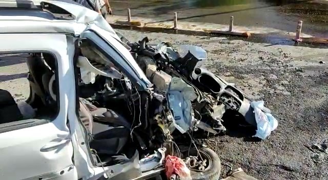 Mıcır yüklü kamyon ticari araçla çarpıştı: 1 ölü 1 yaralı