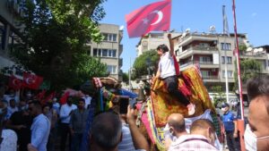 Başarı sporcunun ödülü deveyle tur ve çeyrek altın oldu