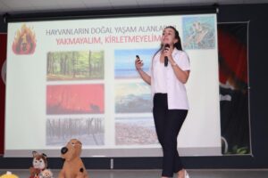 Alanur Bakır, öğrencilere hayvan sevgisini anlattı