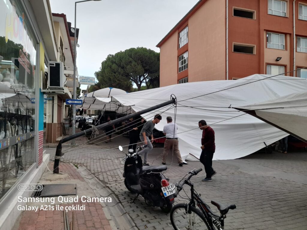 Demir boru şiddetli rüzgârın hızına dayanamadı