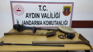 Amyzon Antik Kentte kaçak kazıya suçüstü