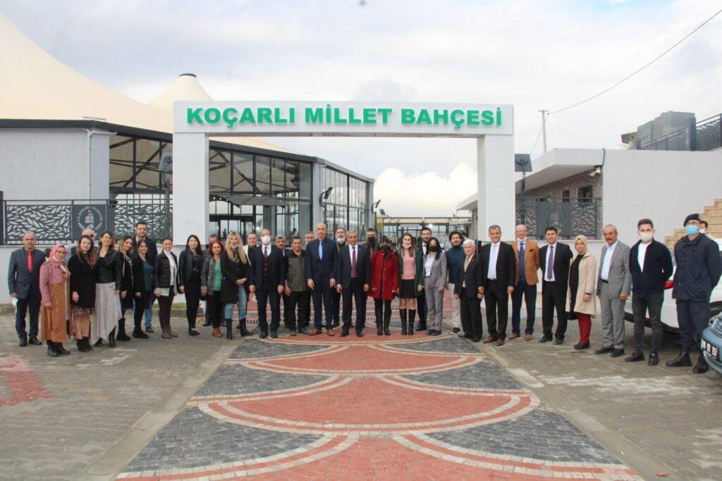 Koçarlılı öğretmenler Millet Bahçesi’ne fidan dikti