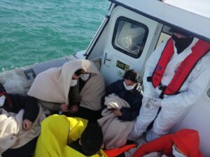 Didim’de yan yatan teknede 1 göçmen öldü, 9’u kurtarıldı