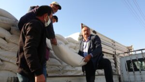 Aydınlı arıcılara uygun fiyata 75 ton besleme şekeri dağıtıldı