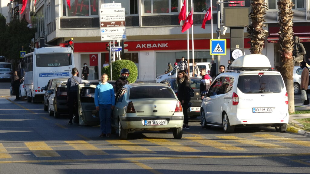 Aydın’da 2 dakika hayat durdu