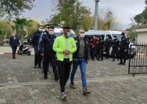 Uyuşturucu partisi yapıldığı ileri sürülen eve operasyon: 8 gözaltı