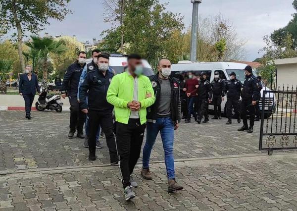 Uyuşturucu partisi yapıldığı ileri sürülen eve operasyon: 8 gözaltı