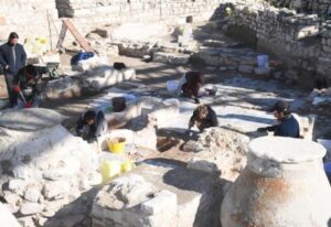 Kuşadası'nda 5'inci yüzyılda inşa edilen vaftizhane bulundu