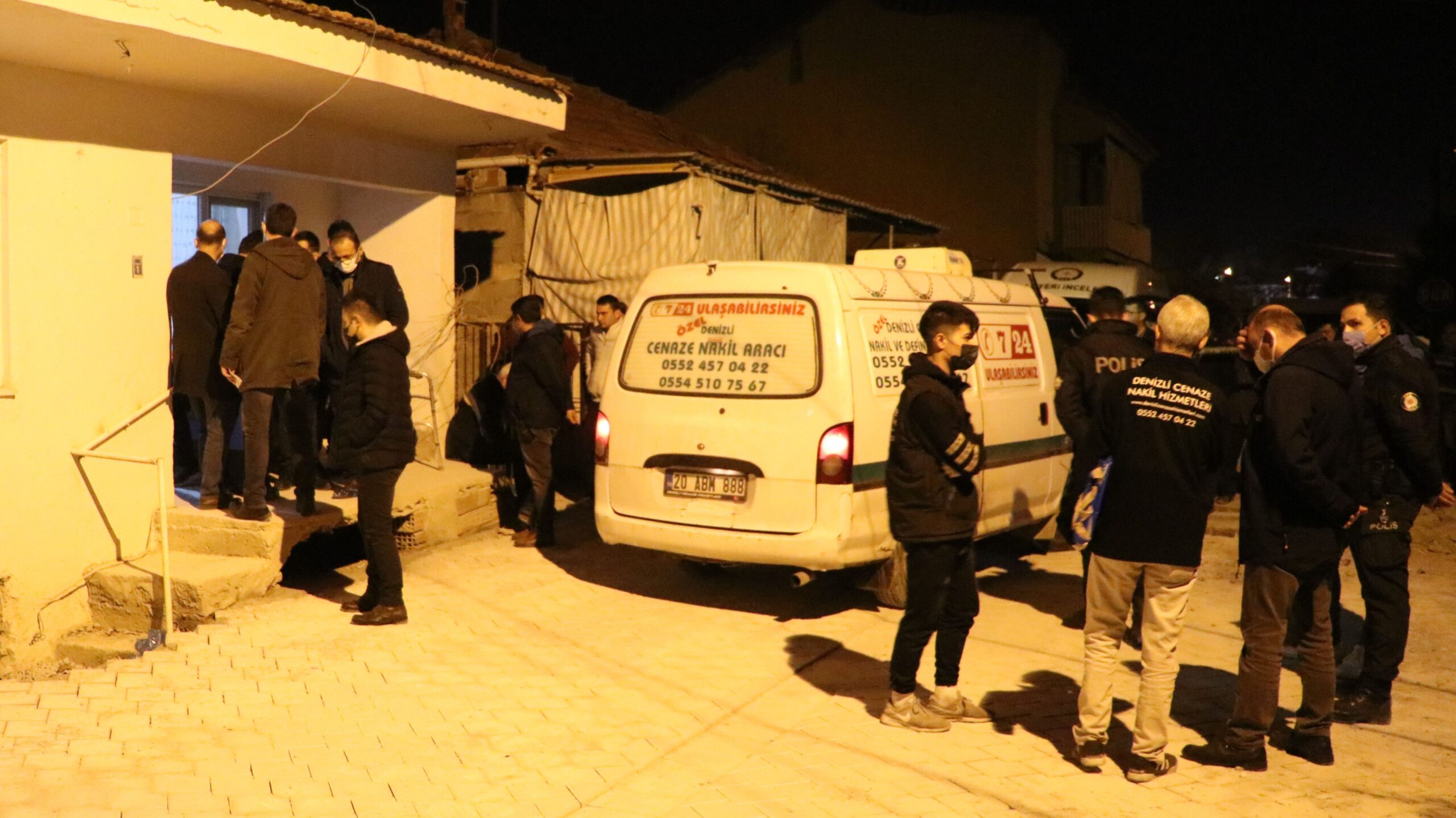 Eşini öldürüp oğlunu eve çağırdı
