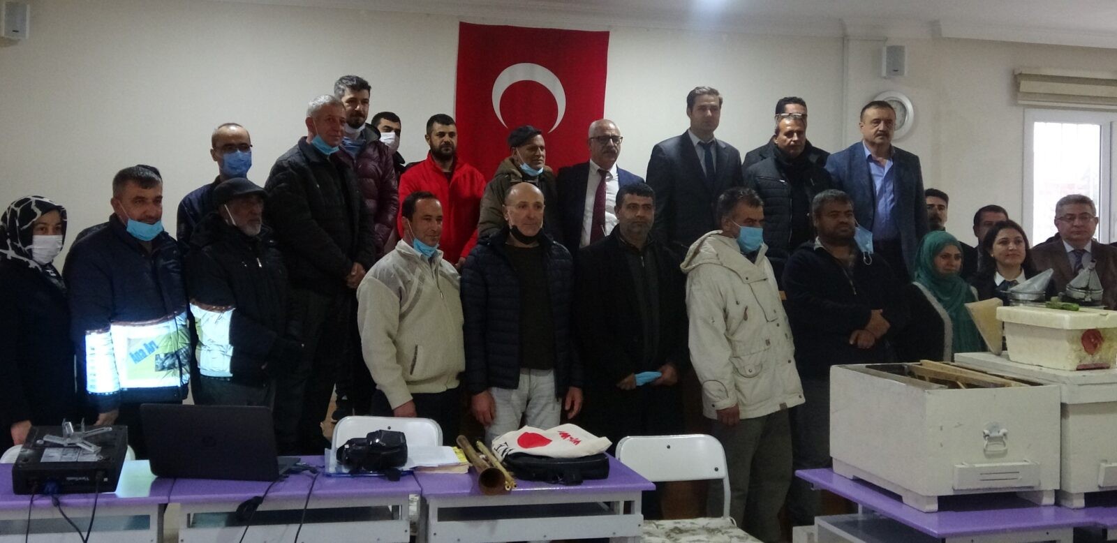Germencikli arıcılara 400 kovan desteği