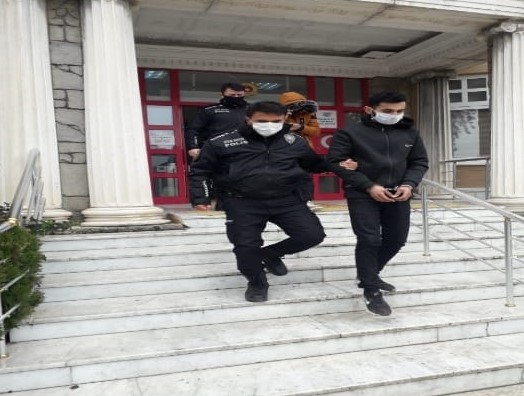 Kiralık otomobilli hırsızlar son işinde yakalandı