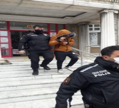 Kiralık otomobilli hırsızlar son işinde yakalandı