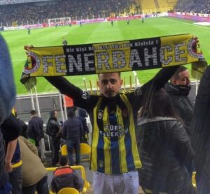 Fenerbahçeli oyuncu ‘Kırmızı Kart’ gördü, taraftar kalp krizinden öldü