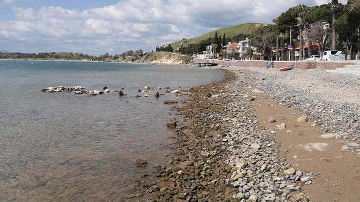 Deniz 20 metre çekildi