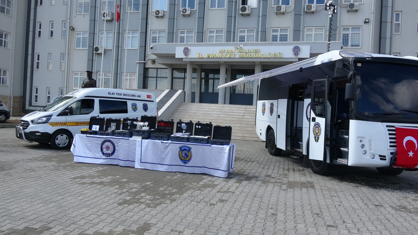 Mobil kriminal inceleme aracı 'Kıraç' teslim edildi