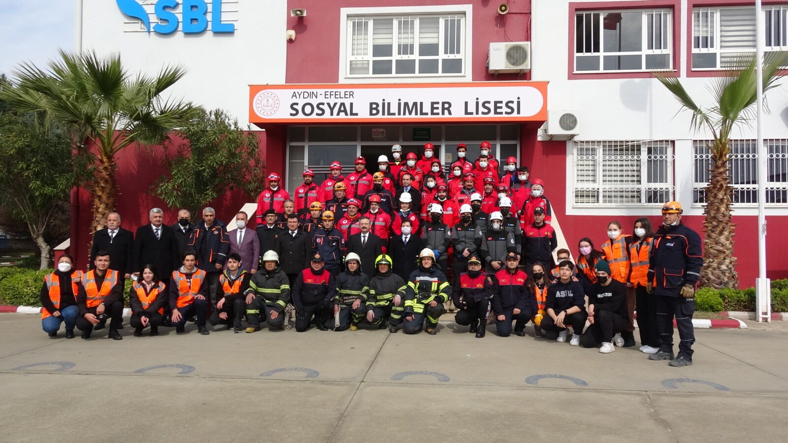 Deprem tatbikatı gerçeğini aratmadı
