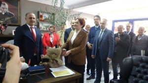 Akşener: Esnaf, ekonominin bel kemiğidir