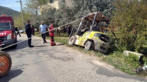 Devrilen forkliftin altında kalarak yaşamını yitirdi