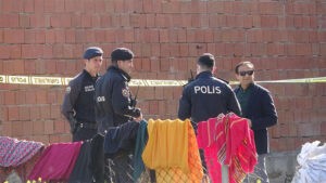 Baba- oğul, husumetlilerini tüfekle öldürdü