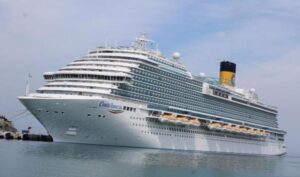 Costa Venezia Kuşadası'na 903 turist getirdi