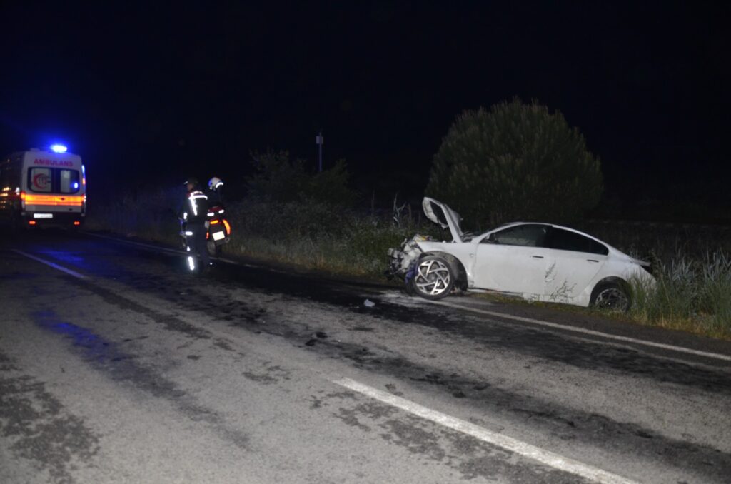 Ters yöne girdi kazaya neden oldu; 2 ölü 5 yaralı