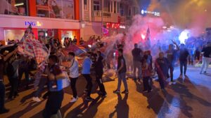 Trabzonsporlular Kent Meydanı’nda büyük coşku yaşadı