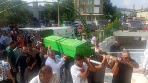 Sulama havuzunda boğulan iki arkadaş son yolculuklarına uğurlandı