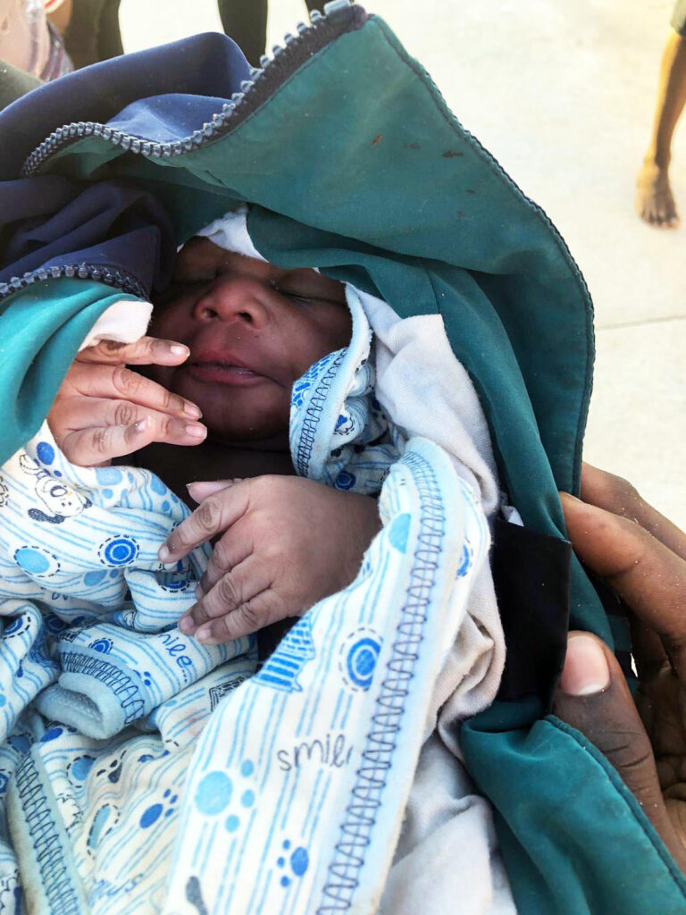 Botta doğum yapan anne ve bebek hastaneye kaldırıldı