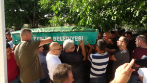 Elektrik akımına kapılarak ölen Eren, gözyaşları arasında toprağa verildi