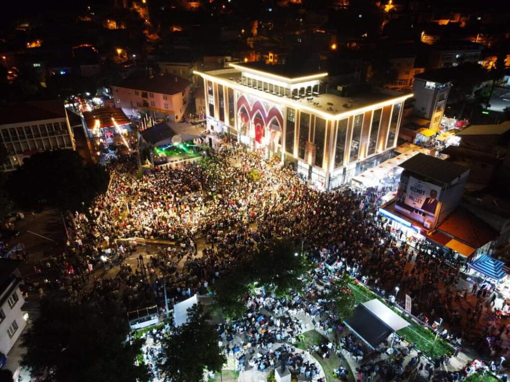 ‘Adnan Menderes’ şiiri festivale damga vurdu
