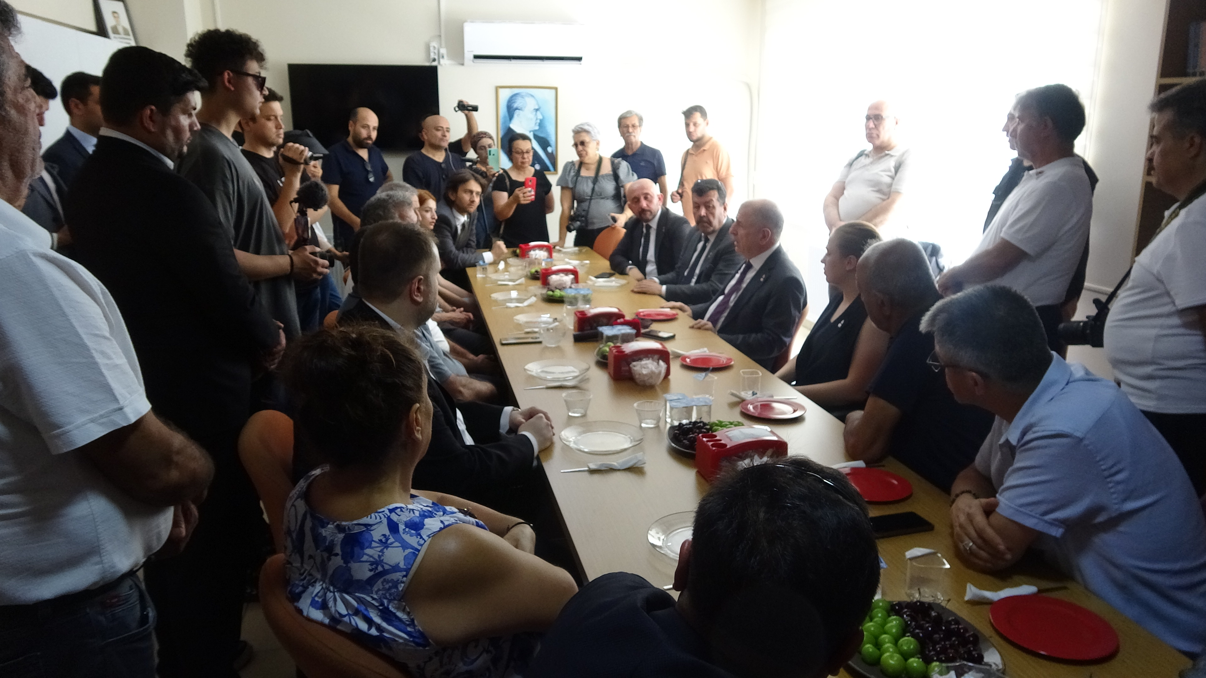 Özdağ; Türkiye Yunan adalarına turizmi durdursun